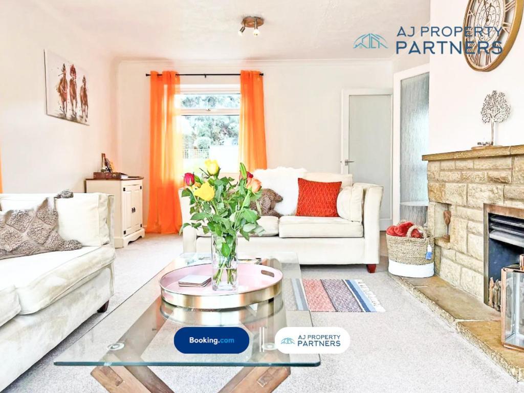 Premium Deal L Hill View Home L Last-Minute Offer L Cheltenham L Aj Properties L Perfect For Short Or Long Stays L 4Beds 4Bedrooms エクステリア 写真