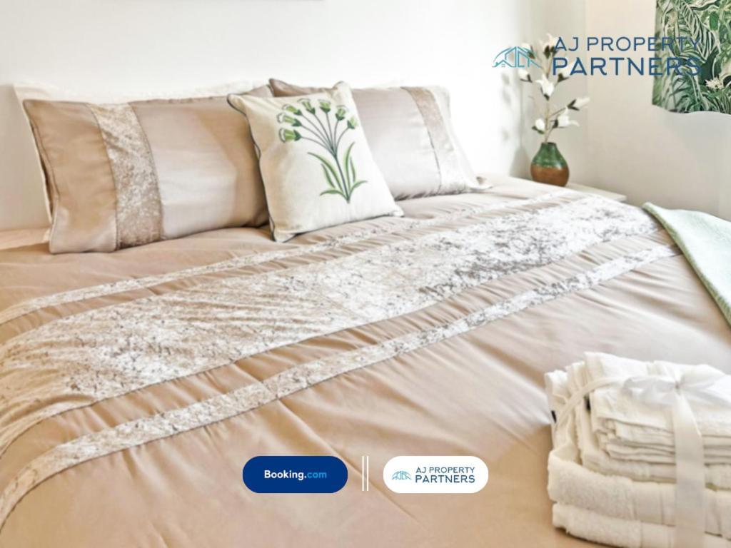 Premium Deal L Hill View Home L Last-Minute Offer L Cheltenham L Aj Properties L Perfect For Short Or Long Stays L 4Beds 4Bedrooms エクステリア 写真