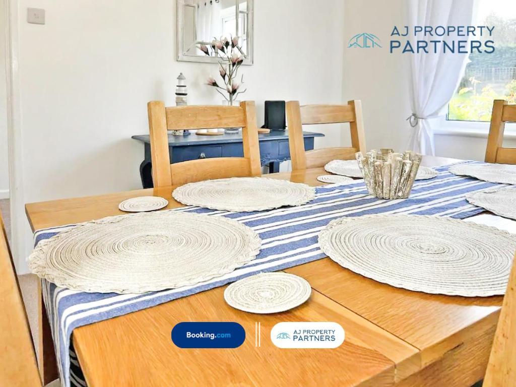 Premium Deal L Hill View Home L Last-Minute Offer L Cheltenham L Aj Properties L Perfect For Short Or Long Stays L 4Beds 4Bedrooms エクステリア 写真