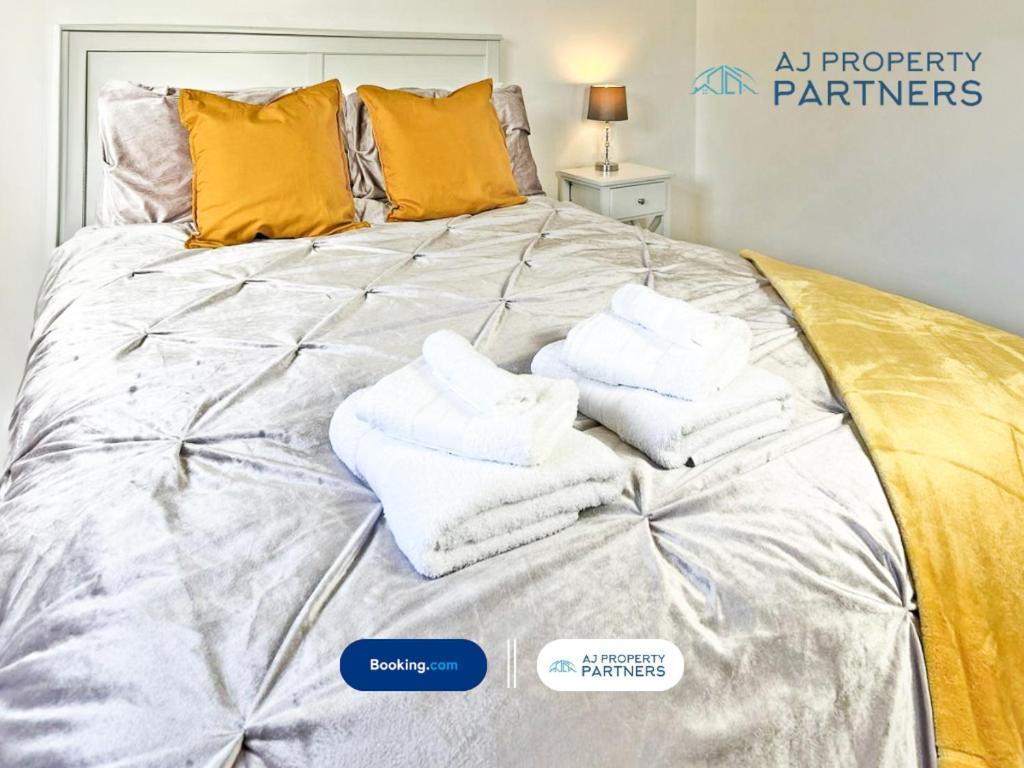 Premium Deal L Hill View Home L Last-Minute Offer L Cheltenham L Aj Properties L Perfect For Short Or Long Stays L 4Beds 4Bedrooms エクステリア 写真